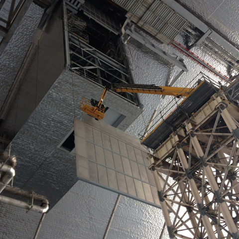 Projet Novarka (Tchernobyl) – Portes coulissantes et trappe pivotante dans le garage de l’arche, à 80m du sol